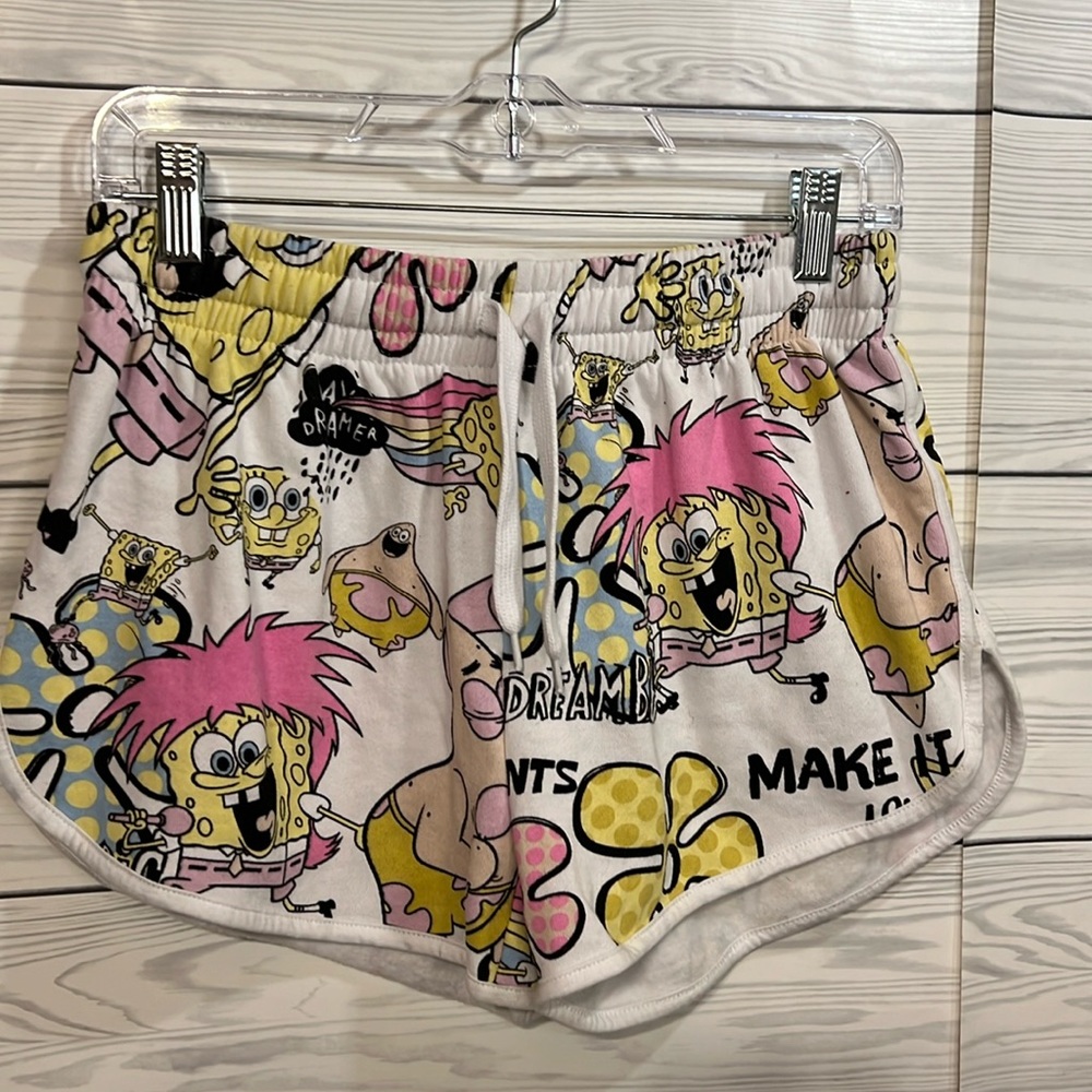 Med.  Nickelodeon Sponge Bob shorts